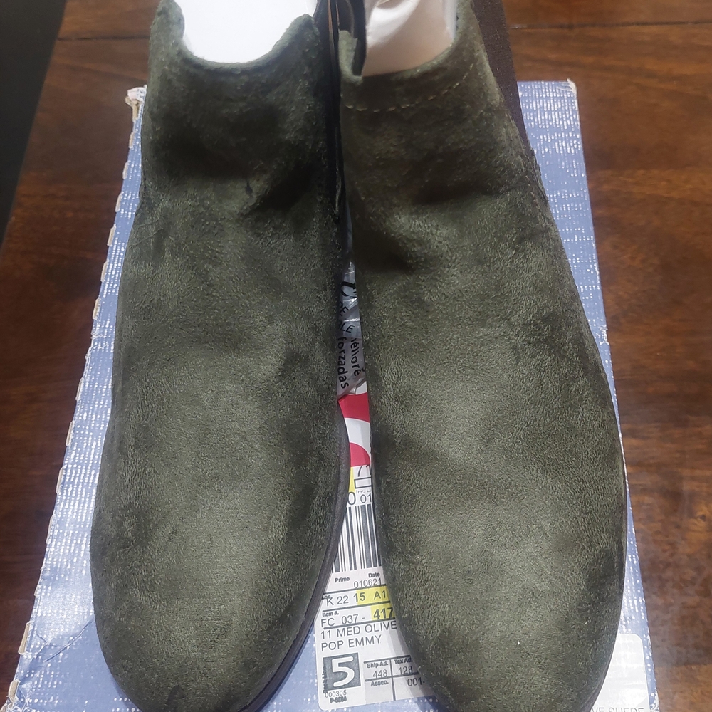 Minimalist Green Ankle Booties with Soft Texture